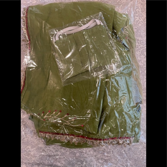 Brand New Custom Designer Suit in Olive green. - Picture 3 of 4